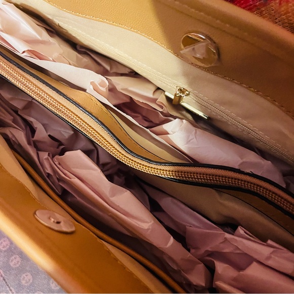 🎄SALE!! NWT Frisky, Fun Giani Bernini Christmas Holiday Tote & Matching Wallet!! - Picture 11 of 16